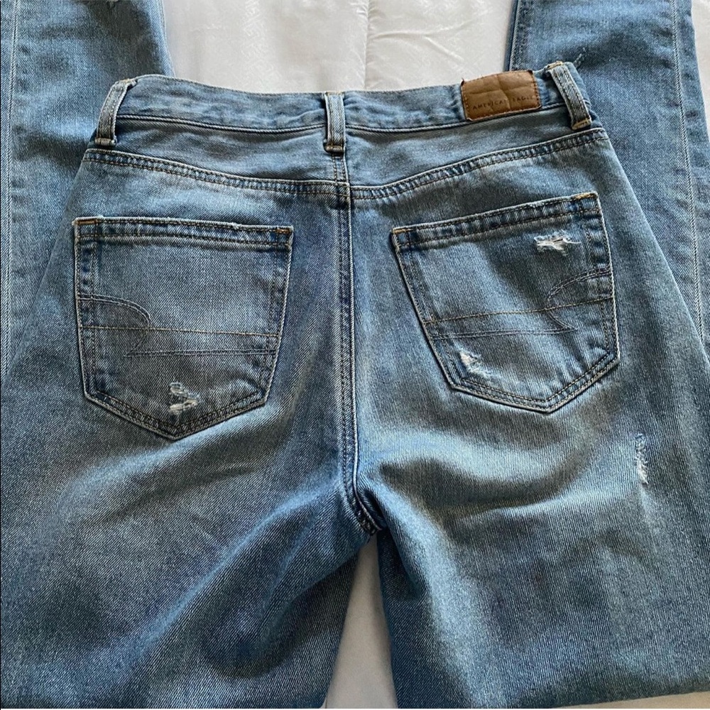 AMERICAN EAGLE MOM JEANS